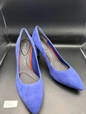 Rockport Totalmotion Plain pump in Cobalt Bleu suede - EUC - size 9.5